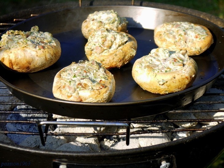 Грибы на гриле: рецепт приготовления шампиньонов на сковороде и в духовке