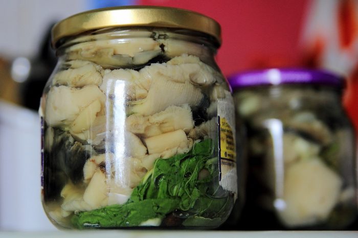Как вкусно засолить сыроежки: быстрый рецепт на зиму