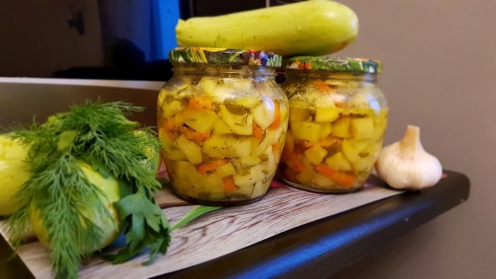Консервированный салат из кабачков с грибами