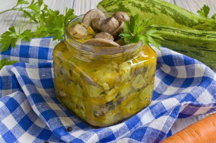 Консервированный салат из кабачков с грибами