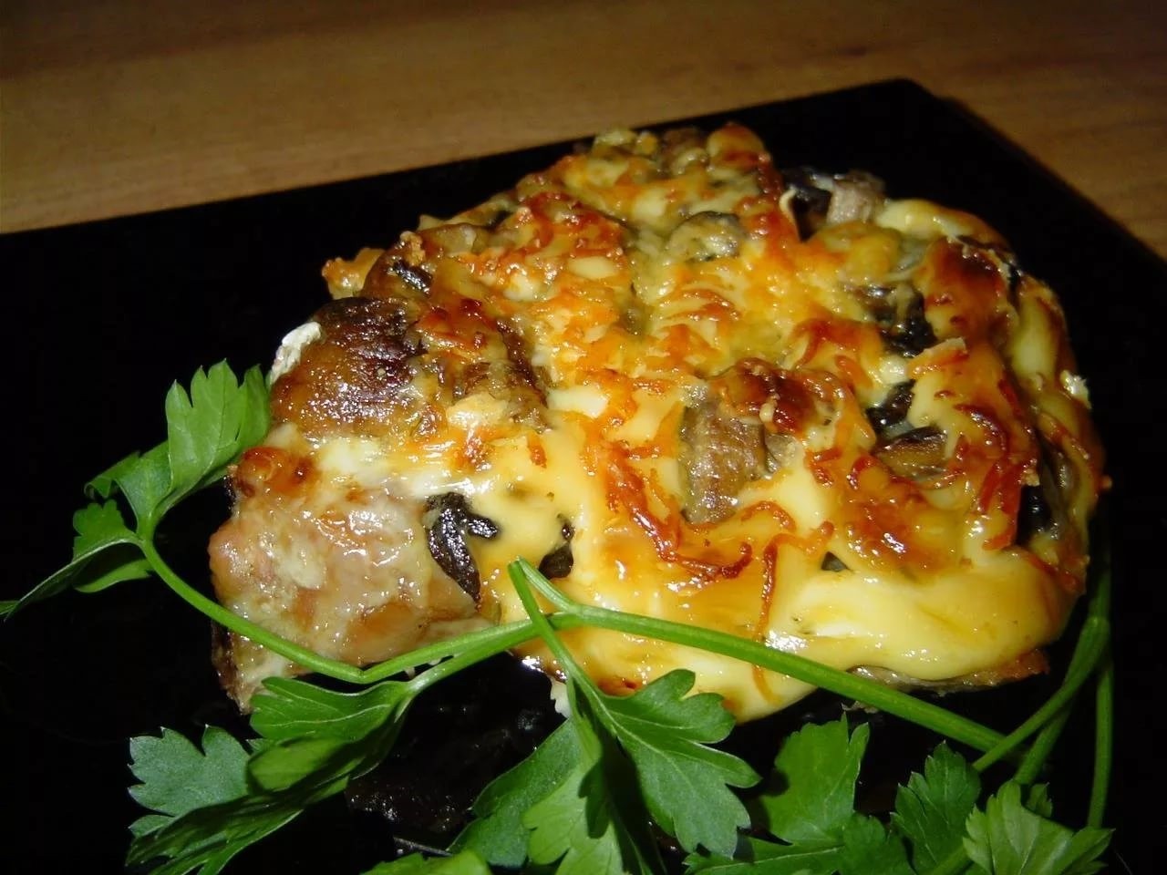 Приготовление мяса по французски с шампиньонами