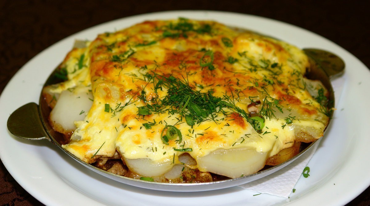 Приготовление мяса по французски с шампиньонами