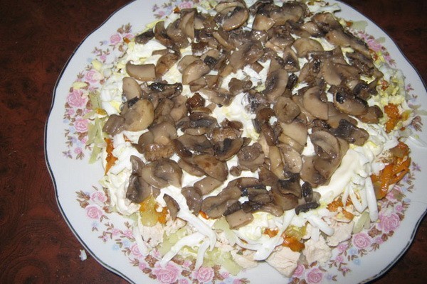Рецепт царского салата с курицей и шампиньонами