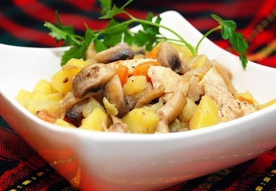 Шампиньоны с картошкой в духовке: рецепт приготовления