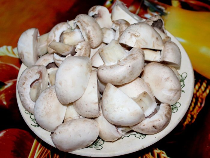 Свиной антрекот с запеченным картофелем и грибами