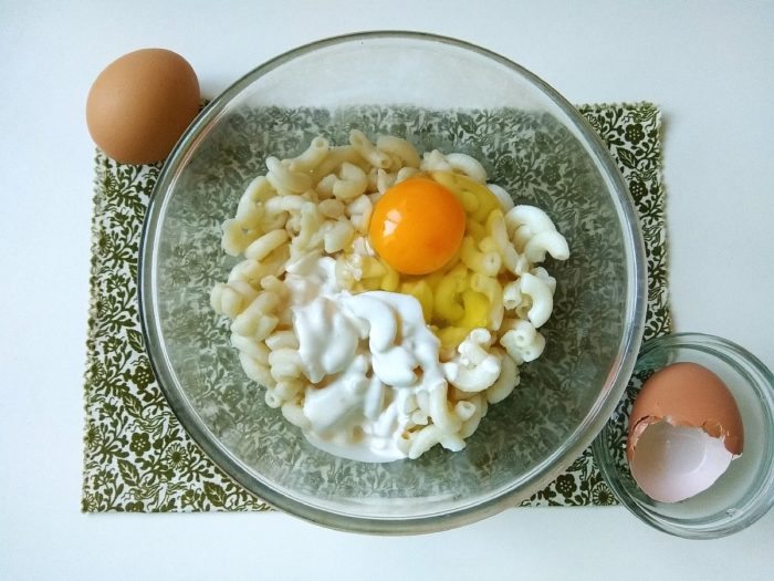 Запеканка с макаронами, грибами и ветчиной